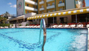 hotel con piscina jesolo park hotel perù