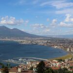 Viaggiare a Napoli: Compagnie aeree, alloggi e luoghi di interesse